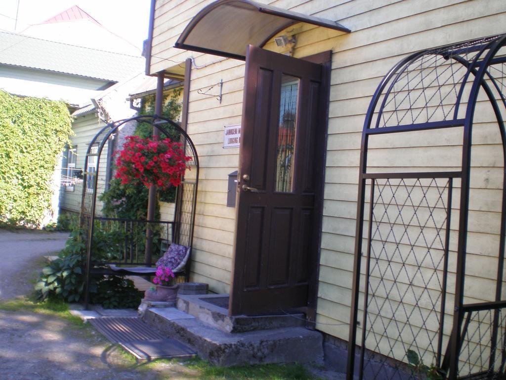 Jannseni Accommodation Parnu Ngoại thất bức ảnh