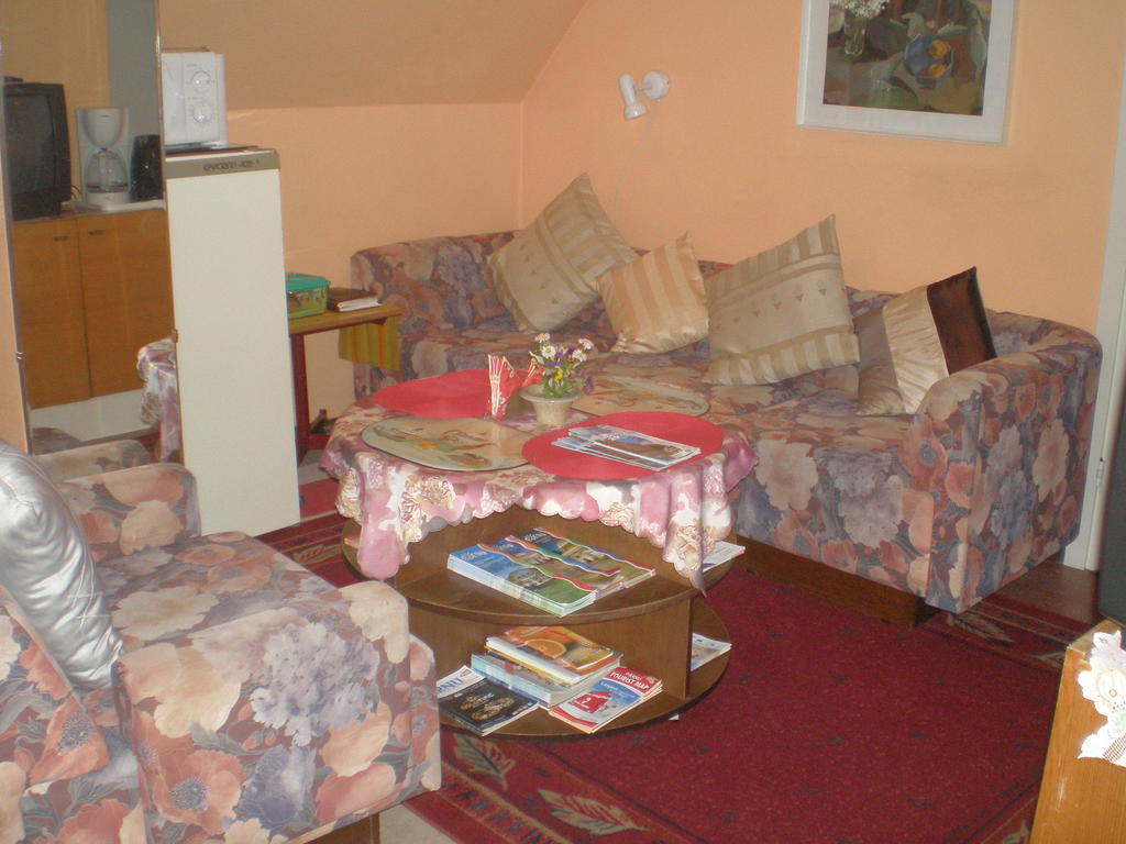 Jannseni Accommodation Parnu Ngoại thất bức ảnh